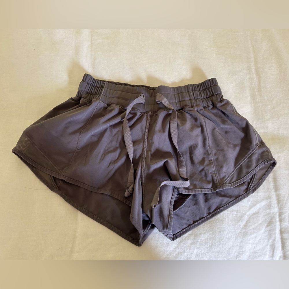 Lululemon Womens hotty hot shorts 2.5in inseam- size 4